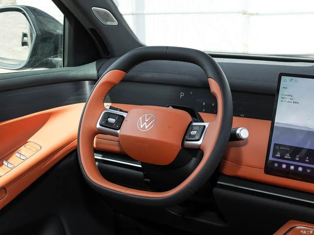 2+2+2大六座SUV，百公里6个多油，九屏交互，“大床房”，“拳打”理想L8、“脚踢”智己LS9行不行？