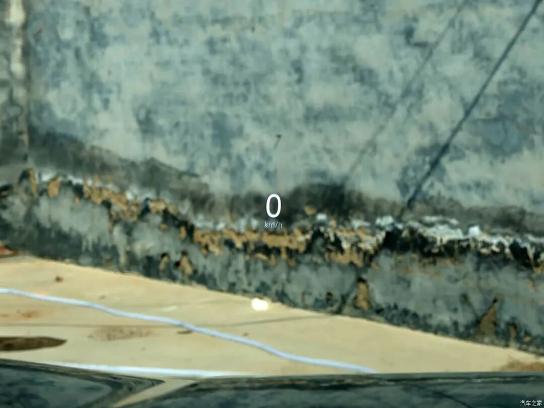 2+2+2大六座SUV，百公里6个多油，九屏交互，“大床房”，“拳打”理想L8、“脚踢”智己LS9行不行？