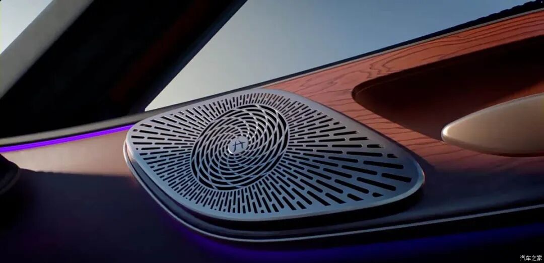 2.0T、400牛·米，环抱式座舱，悬浮大屏，机械式旋钮，精致感满满！