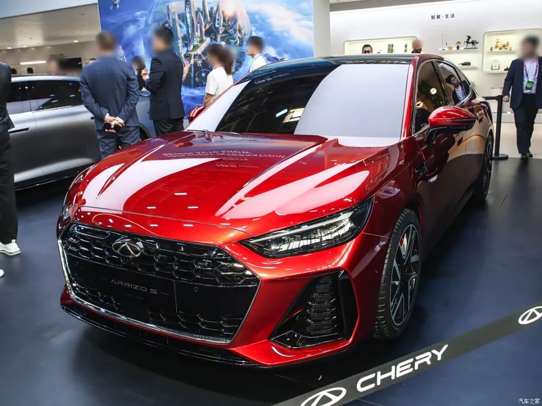 2.0T、400牛·米，环抱式座舱，悬浮大屏，机械式旋钮，精致感满满！