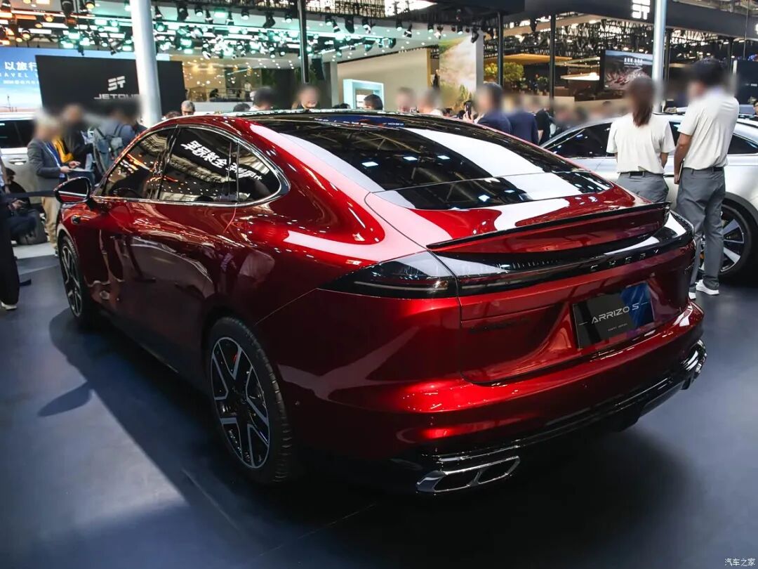 2.0T、400牛·米，环抱式座舱，悬浮大屏，机械式旋钮，精致感满满！