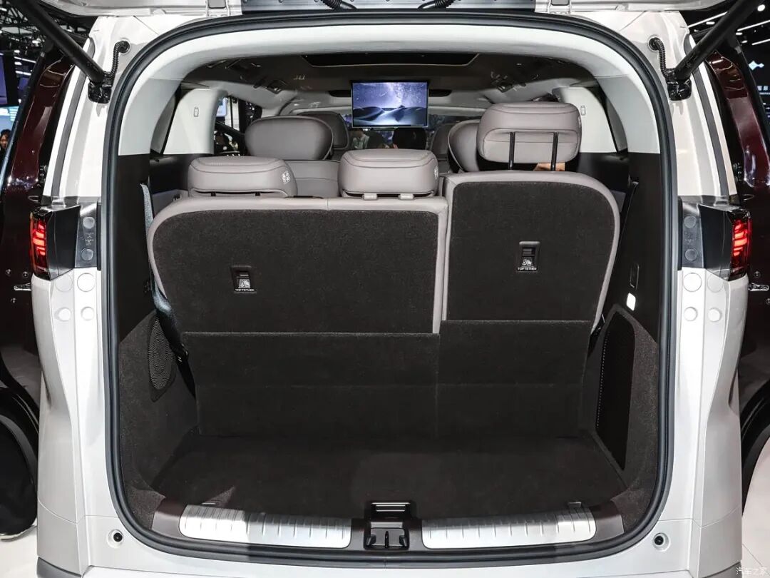 全车11块屏！第二代刀片电池+闪充，天神之眼5.0，零压云绒座椅，全家出行看看这辆！