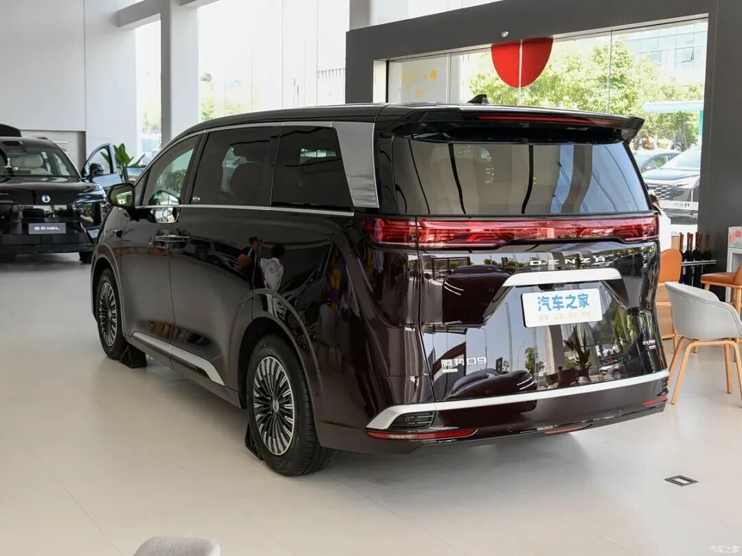 全车11块屏！第二代刀片电池+闪充，天神之眼5.0，零压云绒座椅，全家出行看看这辆！