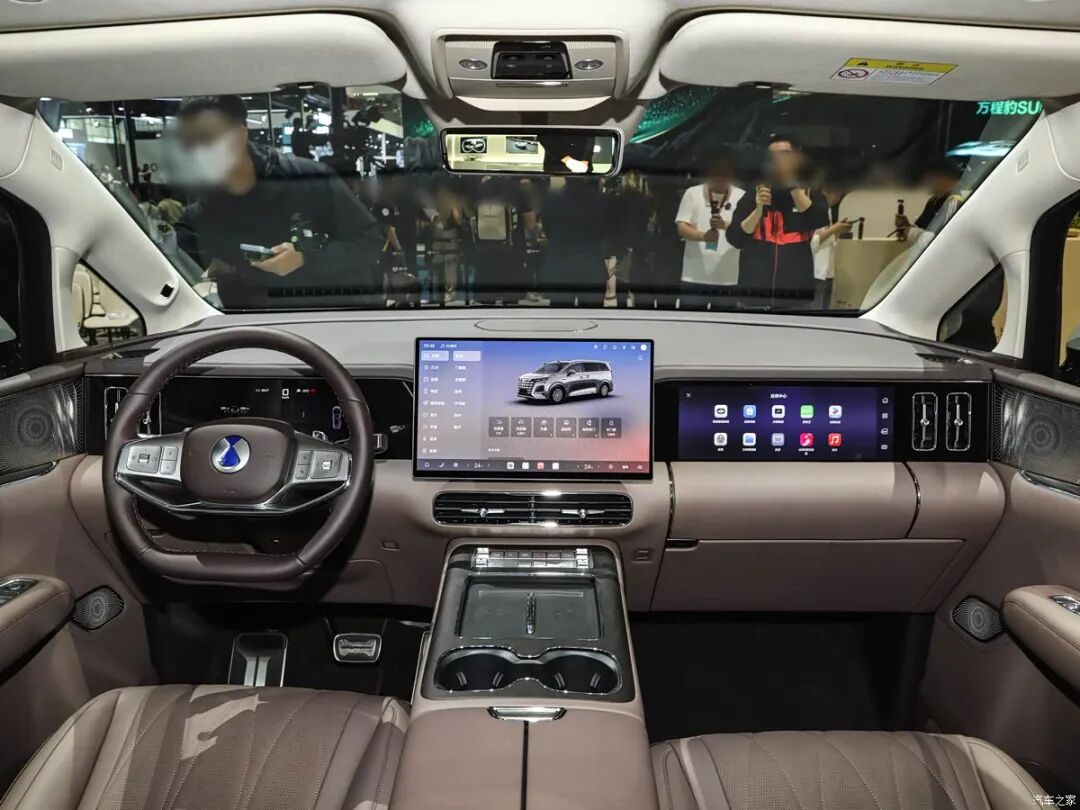 全车11块屏！第二代刀片电池+闪充，天神之眼5.0，零压云绒座椅，全家出行看看这辆！