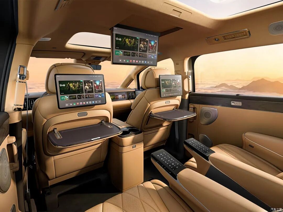 全车11块屏！第二代刀片电池+闪充，天神之眼5.0，零压云绒座椅，全家出行看看这辆！