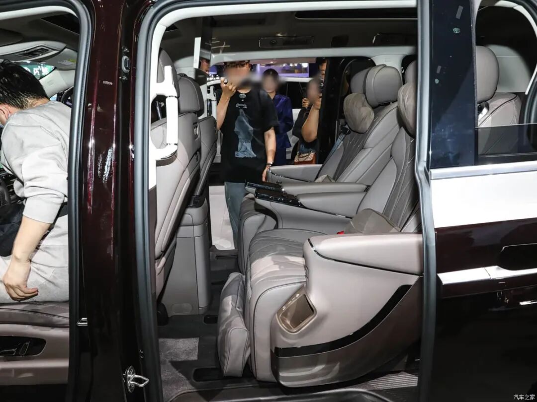 全车11块屏！第二代刀片电池+闪充，天神之眼5.0，零压云绒座椅，全家出行看看这辆！