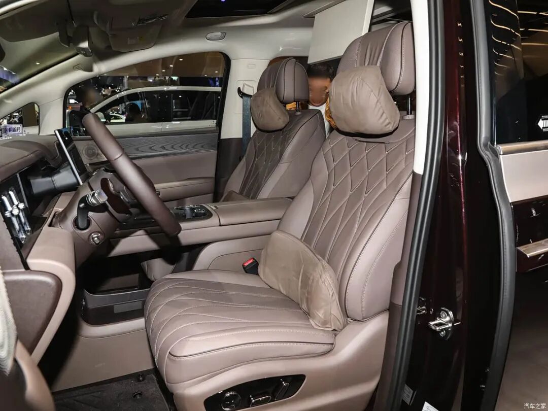 全车11块屏！第二代刀片电池+闪充，天神之眼5.0，零压云绒座椅，全家出行看看这辆！