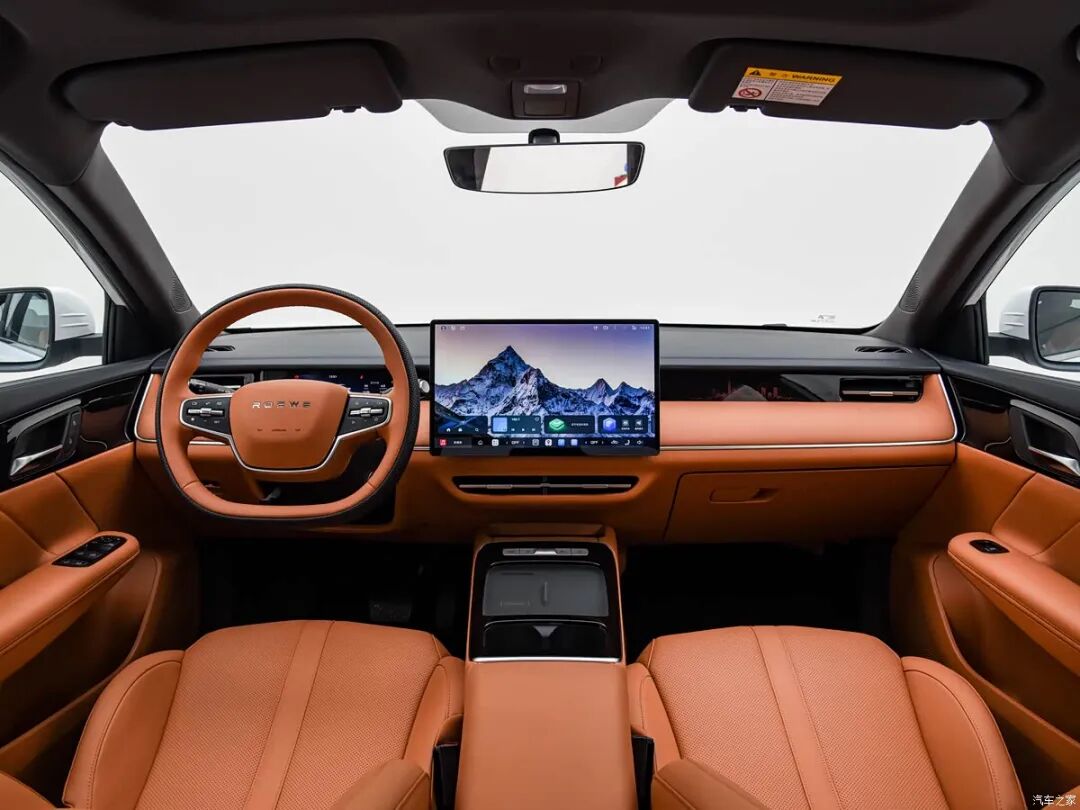 限时抢定价6.59万起！“国泰民安脸”，15.6英寸2.5K大屏，百公里不到6个油！