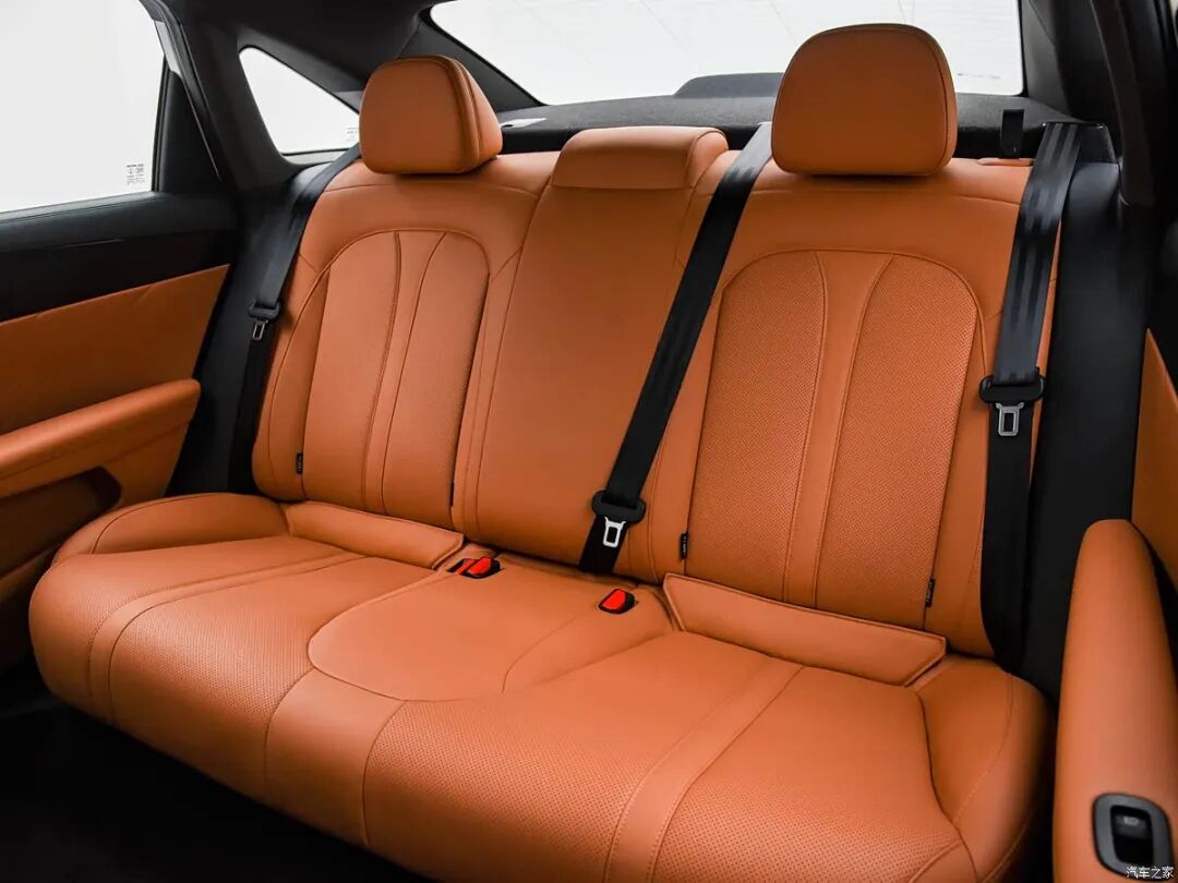 限时抢定价6.59万起！“国泰民安脸”，15.6英寸2.5K大屏，百公里不到6个油！