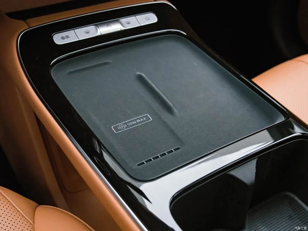 限时抢定价6.59万起！“国泰民安脸”，15.6英寸2.5K大屏，百公里不到6个油！