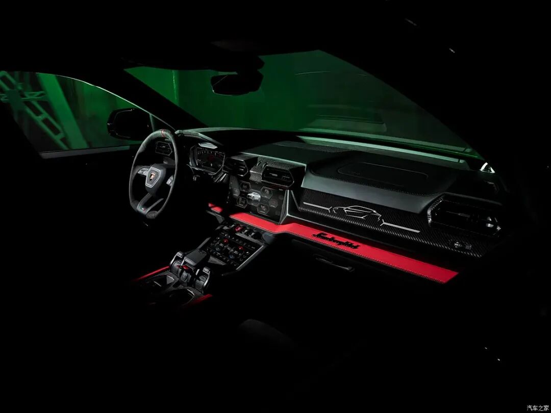 3.4秒破百！4.0T V8、800马力、950牛·米，亮黑涂装，运动+豪华都在线！