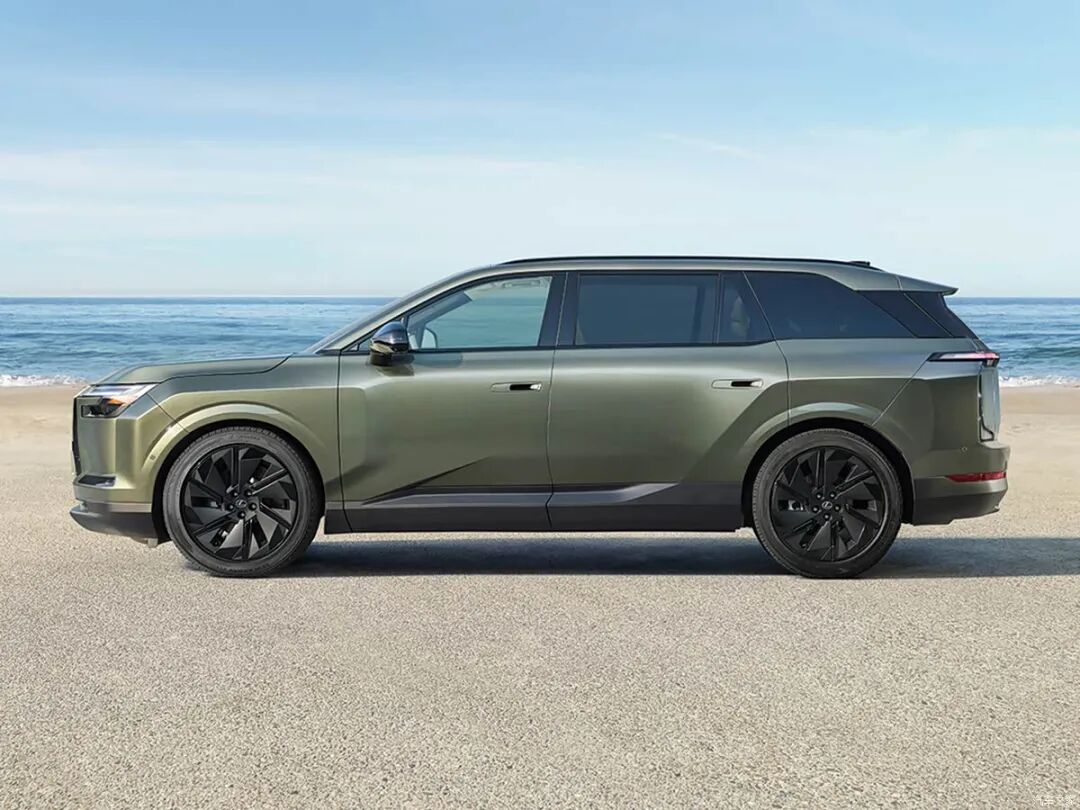 旗舰三排座纯电SUV！双电机四驱，3米长轴距，还有LFA V10发动机声浪模拟！