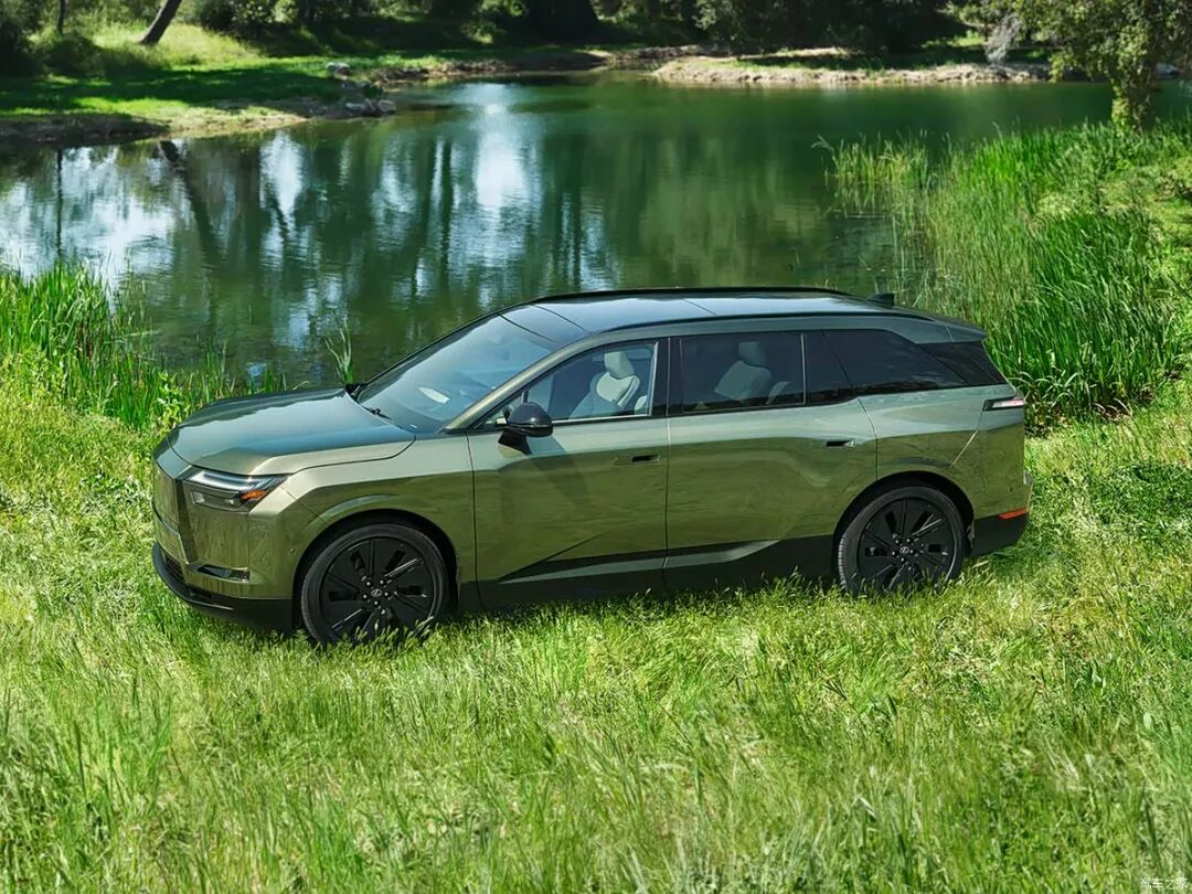 旗舰三排座纯电SUV！双电机四驱，3米长轴距，还有LFA V10发动机声浪模拟！