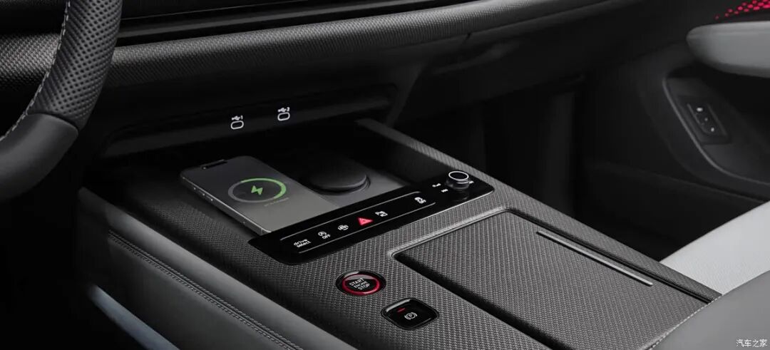 4.0T V8+48V轻混，660牛·米，三屏+怀挡，Nappa真皮，奥迪9系旗舰行不行！