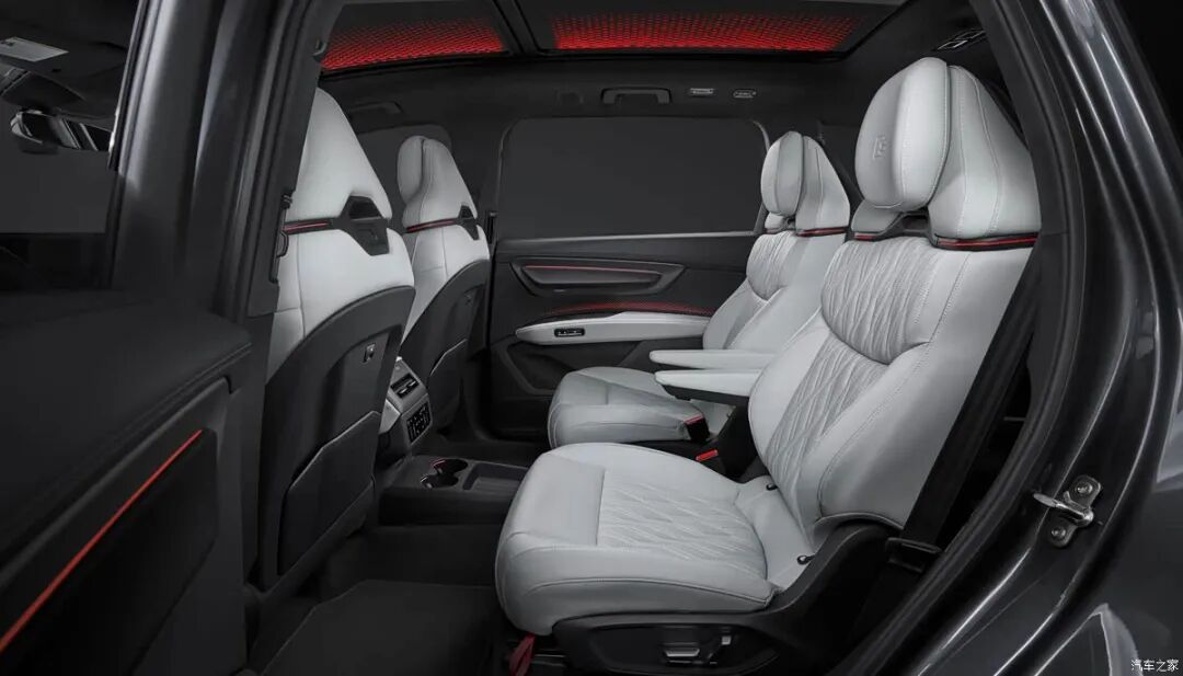 4.0T V8+48V轻混，660牛·米，三屏+怀挡，Nappa真皮，奥迪9系旗舰行不行！