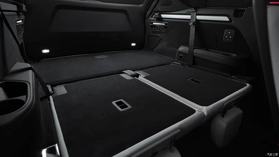 4.0T V8+48V轻混，660牛·米，三屏+怀挡，Nappa真皮，奥迪9系旗舰行不行！