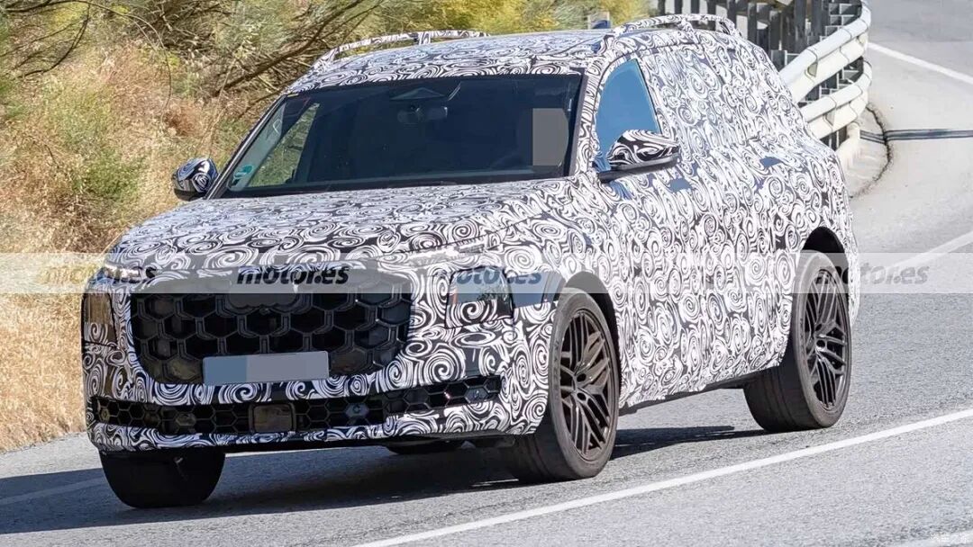 4.0T V8+48V轻混，660牛·米，三屏+怀挡，Nappa真皮，奥迪9系旗舰行不行！