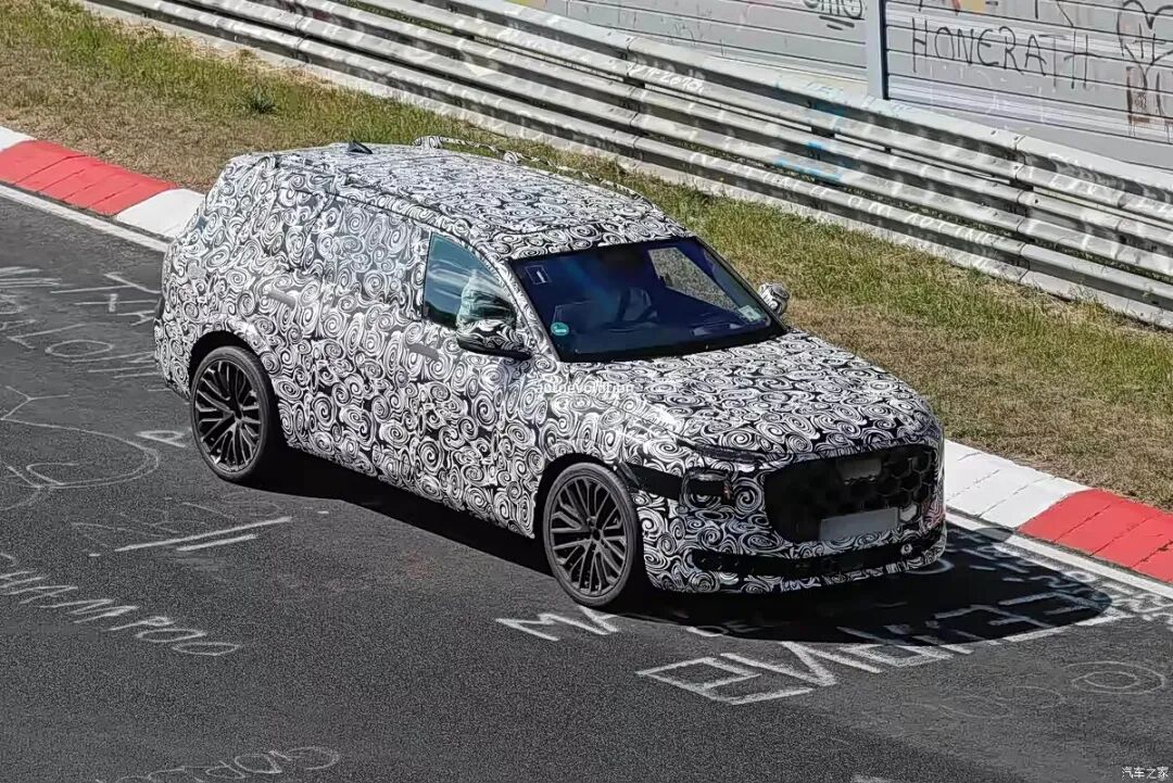 4.0T V8+48V轻混，660牛·米，三屏+怀挡，Nappa真皮，奥迪9系旗舰行不行！